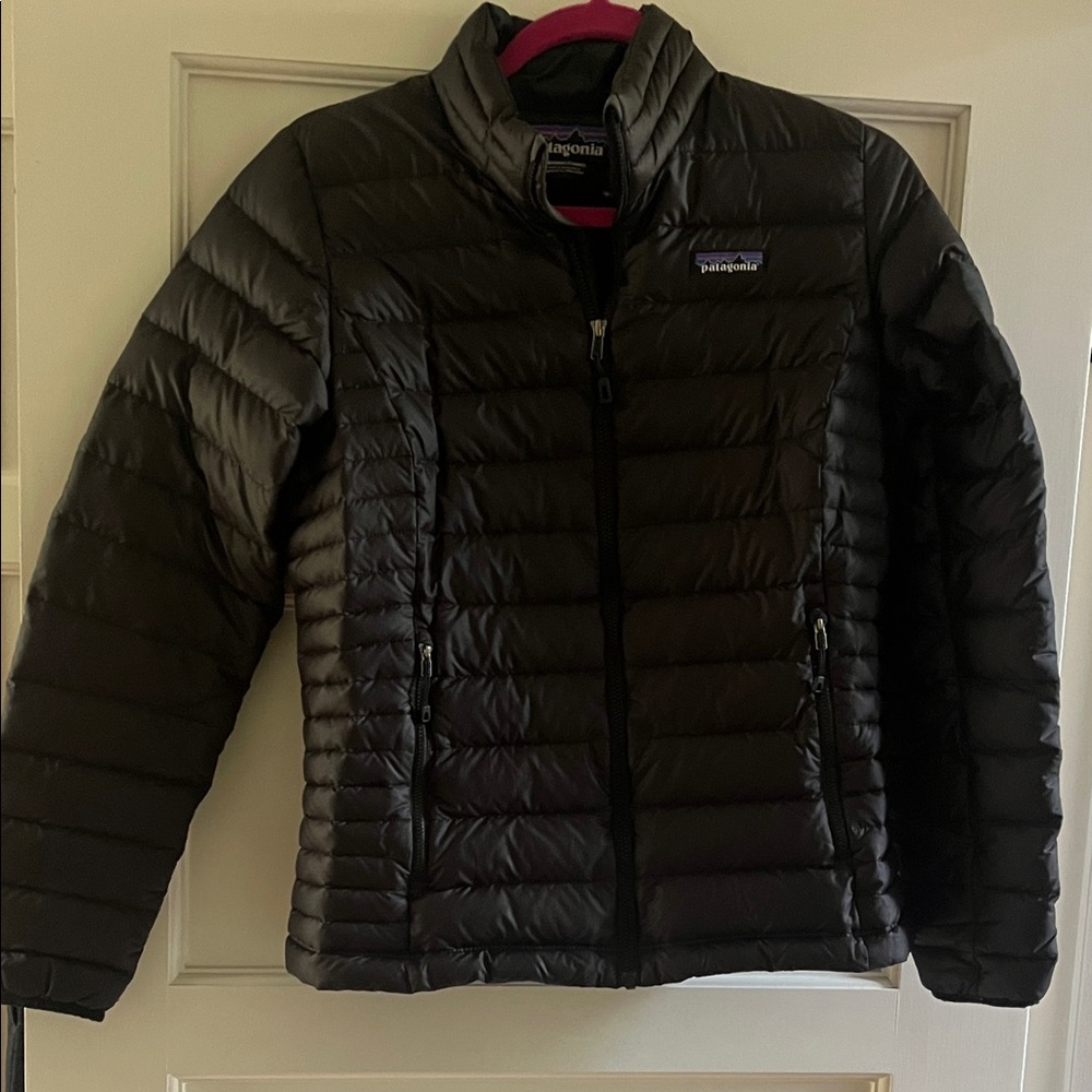 Patagonia Women's black sweater Puffer Jacket